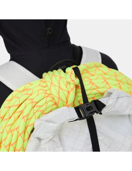 Eiger Nordwand 28L (Blanc) - Sac à dos alpin extrêmement résistant et léger - Mammut